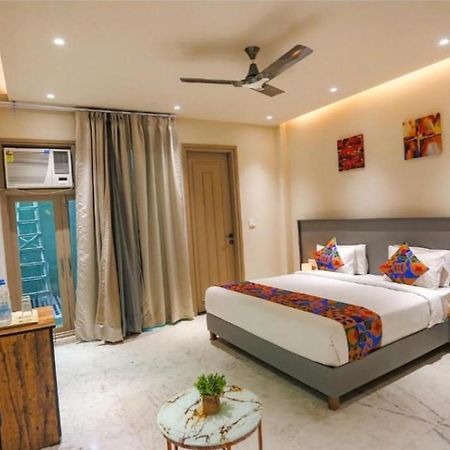 Hotel Global Corporate Noida Exteriör bild