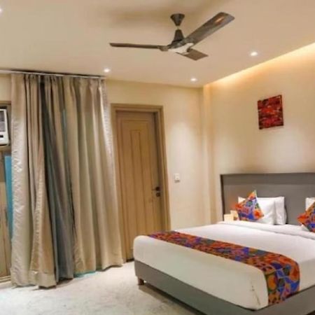 Hotel Global Corporate Noida Exteriör bild