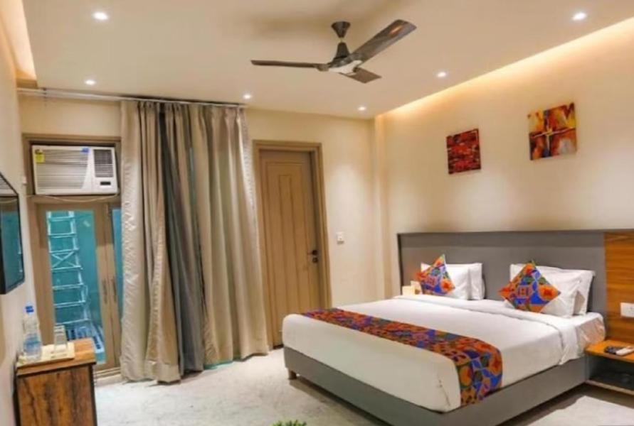 Hotel Global Corporate Noida Exteriör bild